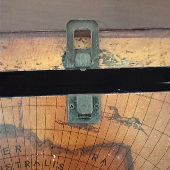 Antique chest - Picture 15 of 15